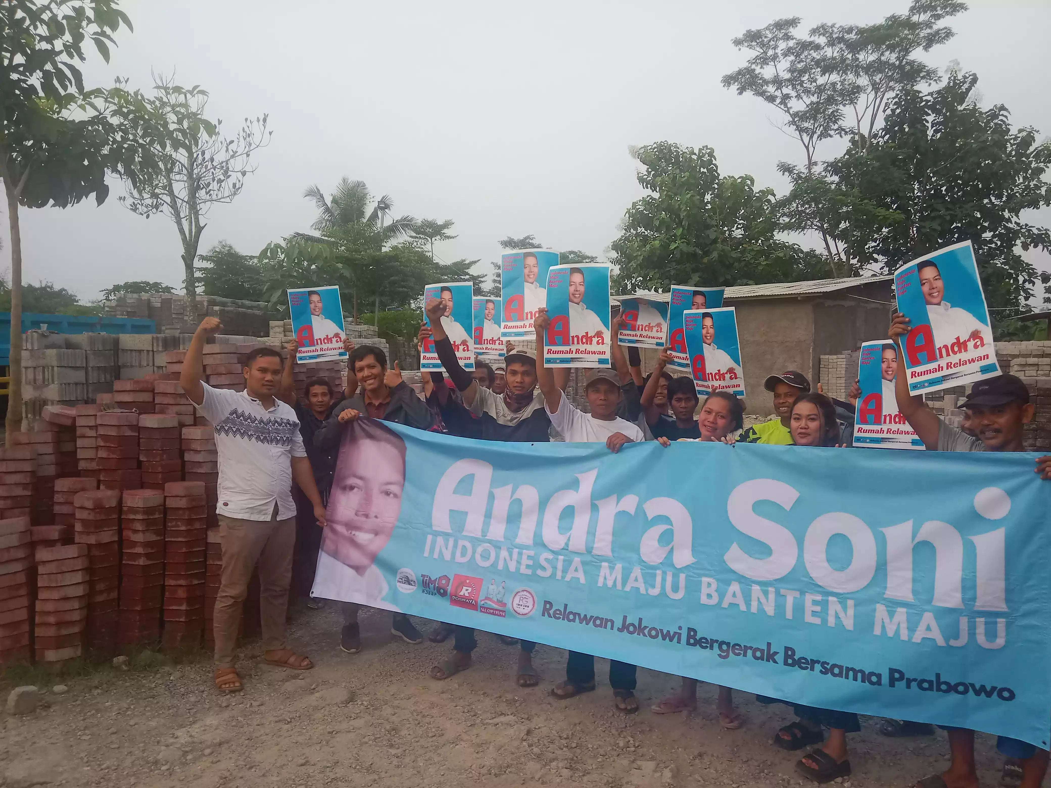 Perjalanan Hidup Andra Soni Jadi Inspirasi Buruh Pavling Block di Lebak