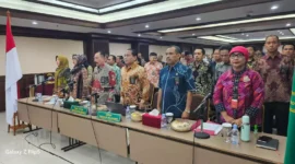 Pengadilan Tinggi (PT) DKI Jakarta melaksanakan kegiatan Pembinaan dan Pengawasan di Pengadilan Negeri (PN) Jakarta Pusat. Kegiatan tersebut dipimpin oleh Koordinator Pengawas Sugeng Riyono, SH, MH yang juga hakim tinggi PT DKI Jakarta, Kamis (31/5/2024).
