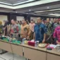 Pengadilan Tinggi (PT) DKI Jakarta melaksanakan kegiatan Pembinaan dan Pengawasan di Pengadilan Negeri (PN) Jakarta Pusat. Kegiatan tersebut dipimpin oleh Koordinator Pengawas Sugeng Riyono, SH, MH yang juga hakim tinggi PT DKI Jakarta, Kamis (31/5/2024).