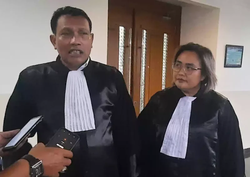 Advokat Raden Nuh membuat surat terbuka yang ditujukan kepada Ketua Mahkamah Agung terkait oknum juru sita di Pengadilan Negeri (PN) Jakarta Selatan (Jaksel) berinisial MH., Sabtu (1/6/2024) 