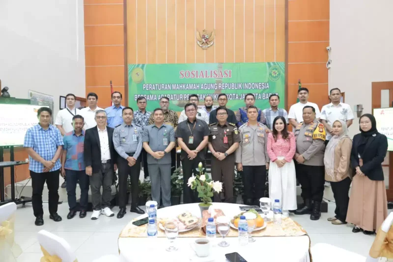 Pengadilan Negeri (PN) Jakarta Barat dibawah komando Dr. Dahlan Tarigan menggelar sosialisasi Peraturan Mahkamah Agung (Perma) bersama aparatur penegak hukum Kota Jakarta Barat, di ruang Sidang Utama, pada Selasa (4/6/2024).