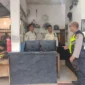 Keterangan Foto: Aipda Rasminto melaksanakan patroli dialogis ke Security Politeknik STMI Jakarta Jalan Lenjend Suprapto Cempaka Putih Jakarta Pusat. Senin (10/6/2024).
