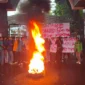 Keterangan foto : Aliansi Badan Eksekutif Mahasiswa (BEM) Banten Bersatu mendesak kejaksaan agung untuk segera mengambil alih perkara kasus alih fungsi lahan milik Pemprov Banten yang kini sudah menjadi daratan, Selasa (11/6/2024) 