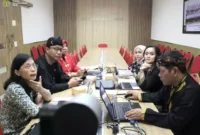 Keterangan foto : Ismail Saleh, Kanwil Jabar, Plh. Kepala Divisi Pelayanan Hukum dan HAM Harun Surya bersama Kepala Subbidang FPPHD Suhartini dan para Perancang PUU Kanwil Jabar, (kamis, 13/6/2024)