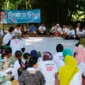 Keterangan foto : Gubernur Banten, Andra Soni saat ngobrol bareng warga di Cibuah, Jumat (13/6/2024)
