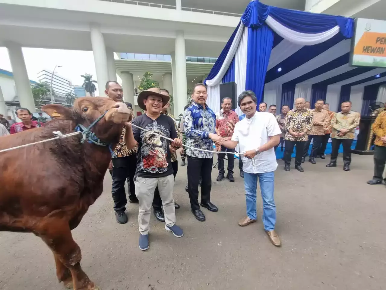 Kejagung Salurkan 36 Ekor Sapi Hewan qurban, Seekor Diantaranya untuk Forwaka