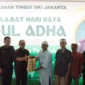 Tim penyembelihan qurban Kejaksaan Tinggi (Kejati) DKI Jakarta menyerahkan 12 ekor sapi ke Rumah Potong Hewan (RPH) Dharma Jaya untuk dilakukan penyembelihan dalam pelaksanaan ibadah qurban pada Hari Raya Idul Adha 1445 Hijriah, atau Selasa (18/6/2024).