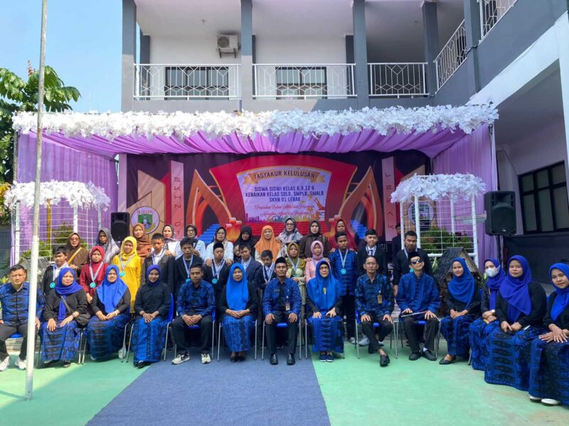 Keterangan poto : Suasana Tasyakuran kelulusan peserta didik SDKh, SMPKh dan SMAKh, Sekolah SKh Negeri 01 Lebak