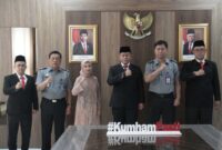 Keterangan foto : Kakanwilkumham Jabar Masjuno Resmi Lantik dan Mengambil Sumpah Notaris Pengganti, (Senin, 24/6/2024)