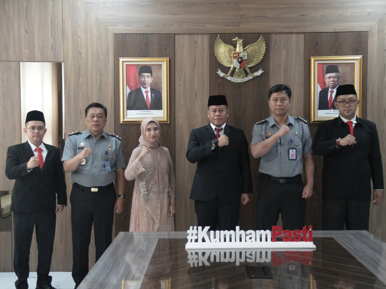 Kakanwilkumham Jabar Masjuno Resmi Lantik dan Mengambil Sumpah Notaris Pengganti