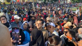 Keterangan Foto: Aktor sekaligus presenter Bobby Maulana bersama H Ayep Zaki calon Walikota Sukabumi.