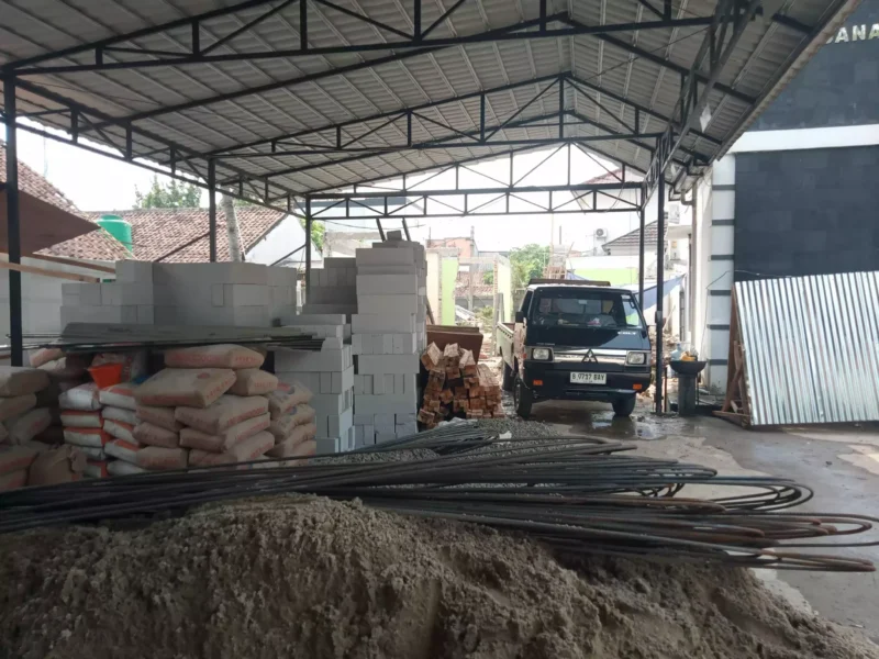 Keterangan poto : Lokasi pembangunan rumah Dinas Kejari Lebak yang diduga kangkangai undang - undang Informasi Publik dengan tidak memasa Papan Inpormasi Kegiatan. Dok Liosus
