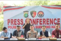 Keterangan foto : Sindikat penipuan dengan mudus tukar kartu Anjungan Tunai Mandiri (ATM) ditangkap penyidik Satreskrim Polresta Bandara Soekarno Hatta (Soetta), Selasa (11/6/2024)
