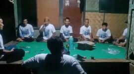 Keterangan foto : Ketua Paguyugan Kampung Cikondang, Desa Sukadaya, Kecamatan Cikulur Ustad Napis mendukung Relawan Jokowi Bergerak Bersama Prabowo Provinsi Banten untuk menangkan Andra Soni Calon Gubernur Banten, Selasa (25/6/2024) 