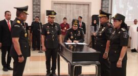 Keterangan foto : Kepala Kantor Wilayah Kementerian Hukum dan HAM Masjuno Melantik Pejabat di Lingkungan Kemenkumham Jabar, (Senin, 24/6/2024) 