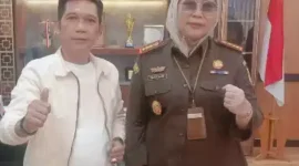 Keterangan poto: Mayasari, S. H. Kepala Kejari Lebak bersama Muksin Nasir, Sekjen Lembaga Matahukum