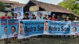 Keterangan foto : Relawan Jokowi Bergerak Bersama Prabowo Bangen mendukung Andra - Dimyati, Kamis (4/7/2024) 