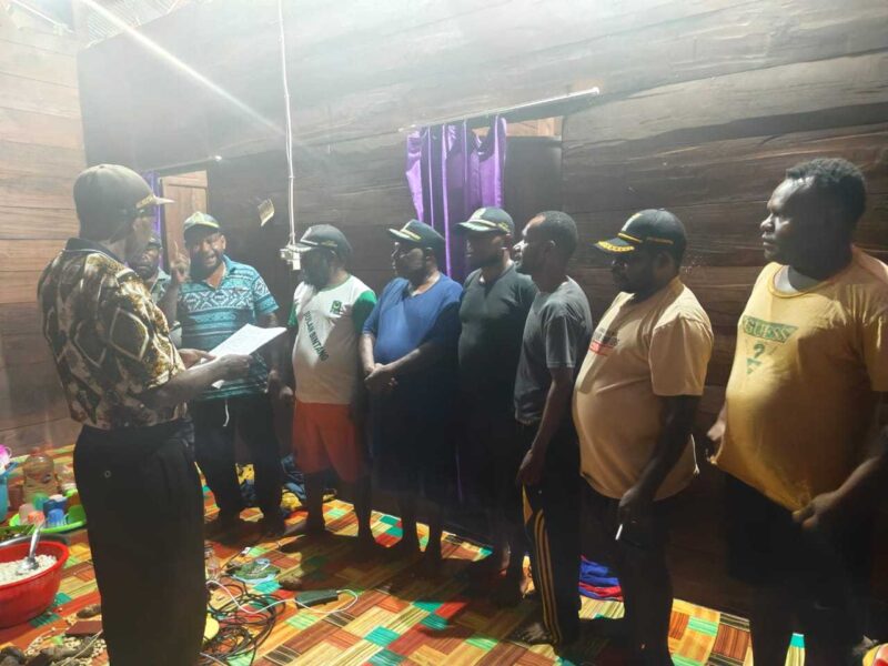 Keterangan Foto: DPRD kabupaten Dogiyai melakukan sidak ke tambang Emas ilegal di Distrik Mogodagi.