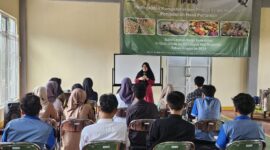 Keterangan Foto: Ketua Pimpinan Cabang Fatayat NU Kota Tangerang Noni Menawati dalam acara Pelatihan Berbasis Kompetensi yang diadakan oleh Balai Latihan Kerja Komunias (BLKK) Al Qudratiyah Pandeglang, Selasa 2/7/2024.