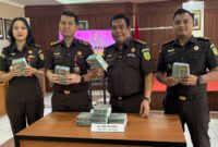 Keterangan foto : Tanda Bukti Pembayaran Denda Korupsi Terpidana Suhartono dan Iwan Setiawan Sebesar 400 Juta ke kejari Jakbar, (Rabu, 3/7/2024)