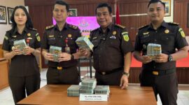 Keterangan foto : Tanda Bukti Pembayaran Denda Korupsi Terpidana Suhartono dan Iwan Setiawan Sebesar 400 Juta ke kejari Jakbar, (Rabu, 3/7/2024) 