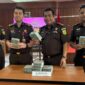 Keterangan foto : Tanda Bukti Pembayaran Denda Korupsi Terpidana Suhartono dan Iwan Setiawan Sebesar 400 Juta ke kejari Jakbar, (Rabu, 3/7/2024) 