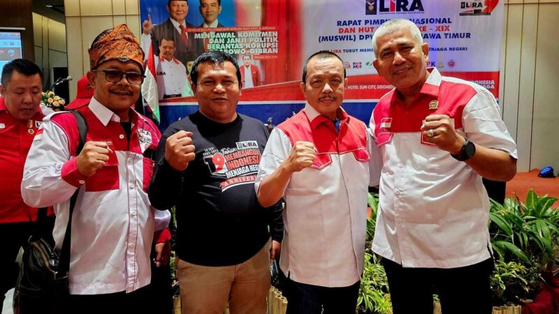 Keterangan foto : Presiden LSM LIRA (Lumbung Informasi Rakyat), HM. Jusuf Rizal, SH akan melaporkan Ketua Umum PWI (Persatuan Wartawan Indonesia) Pusat, Hendri Ch. Bangun dan Ketua Dewan Kehormatan (DK) PWI Pusat, Sasongko Tedjo ke penegak hukum atas dugaan pelanggaran UU ITE terkait kasus PWI Gate, Senin (8/7/2024) 