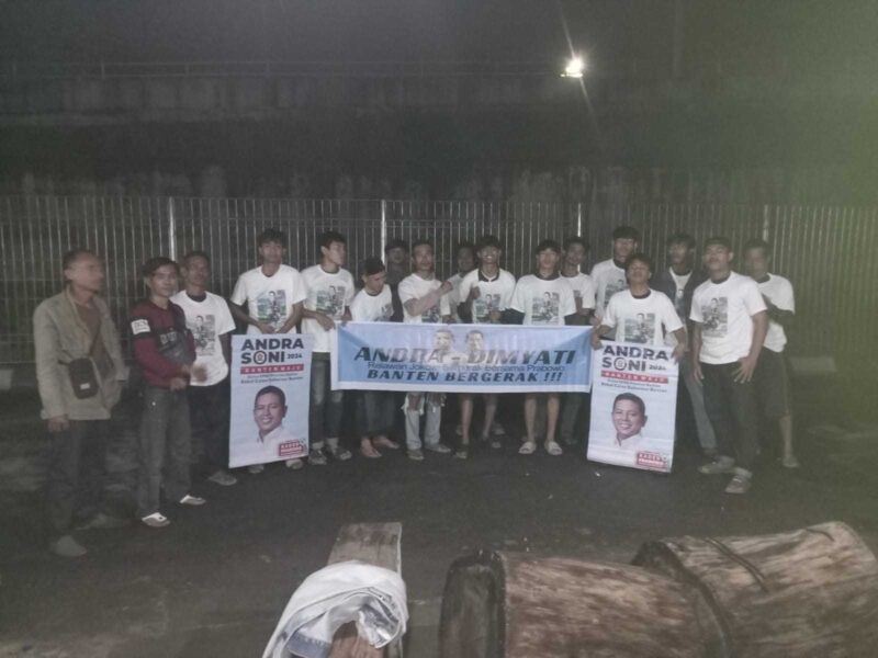 Keterangan foto : Relawan Cipocok Serang Deklarasikan Andra Soni Maju di Pilgub Banten, (selasa, 9/7/2024) 