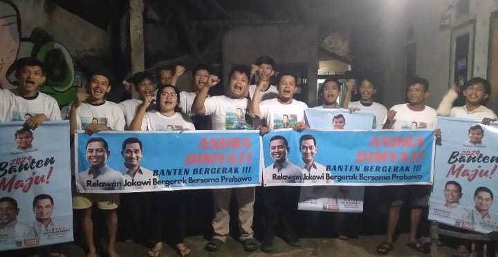 Keterangan foto : Warga Cijoro lebak Terus Teriakan Andra Soni di Pilgub Banten, (Selasa, 9/7) 2024) 