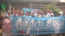 Keterangan Foto : Warga Curugbitung Lebak Deklarasikan Dukungan Andra Soni Maju Gubernur Banten, (10/7/2024) 
