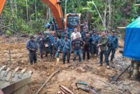 Keterangan foto : Tim Penyidik Balai Gakkum KLHK Wilayah Sulawesi bersama Kejaksaan Negeri (Kejari) Tolitoli dibawah komando Albertinus Napitupulu SH MH bergerak cepat dan berhasil menuntaskan kasus Penambangan Emas Tanpa Izin (PETI) yang ketiga kalinya terjadi dalam kawasan hutan lindung wilayah Kabupaten Tolitoli, Minggu (13/7/2024)