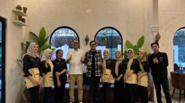 Keterangan Foto: Calon Walikota Sukabumi Ayep Zaki dan Artis terkenal Bobyy .