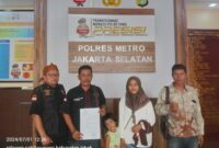 Keterangan poto : Denis, usai membuka LP di Mapolres Jakarta Selatan pada 1/7/2024 ( Dok husus )