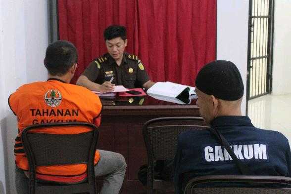 Keterangan foto : Kolaborasi antara Kejaksaan Negeri (Kejari) Tolitoli dibawah komando Albertinus Napitupulu dengan balai Penegakan Hukum Lingkungan Hidup dan Kehutanan, Kementerian Lingkungan Hidup dan Kehutanan (Gakkum KLHK) wilayah Sulawesi terkait pengungkapan kasus Penambangan Emas Tanpa Izin (PETI) di Kabupaten Tolitoli, untuk ketiga kalinya berlangsung kondusif pada Jumat (19/7/2024)