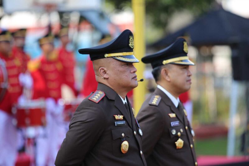 Keterangan foto : Kepala Kejaksaan Negeri (Kajari) Jakarta Utara, Dandeni Herdiana memecahkan keheningan ratusan insan Adhyaksa yang merayakan Hari Bhakti Adhyaksa ke 64 tahun 2024, Selasa (22/7/2024) 