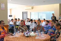 Kejaksaan Negeri Jakarta Barat (Kejari Jakbar) melakukan Pelayanan dan Pendampingan Hukum Melalui Kegiatan Isbat Nikah dalam rangkaian kegiatan Bakti Sosial Hari Bhakti Adhyaksa ke-64 di aula Soeprapto kantor Kejari Jakbar pada Jumat (26/7/2024).