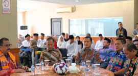 Kejaksaan Negeri Jakarta Barat (Kejari Jakbar) melakukan Pelayanan dan Pendampingan Hukum Melalui Kegiatan Isbat Nikah dalam rangkaian kegiatan Bakti Sosial Hari Bhakti Adhyaksa ke-64 di aula Soeprapto kantor Kejari Jakbar pada Jumat (26/7/2024).