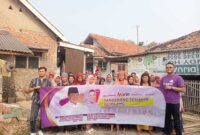 Keterangan foto : Emak-emak dari Relawan Maesal - Intan (Manis) Kabupaten Tangerang antusias kampanyekan Moch Maesyal Rasyid dan Intan Nurul Hikmah yaitu calon Bupati dan Wakil Bupati Kabupaten Tangerang tahun 2024, Sabtu (27/7/2024)