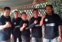Keterangan poto : Ketua BMA Lebak, Asep Oray, didampingi para pengurus BMA Kecamatan di Lebak, usai acara Konsolidasi di kawasan Ona Rangkasbitung Kab Lebak pada 9/7/2024