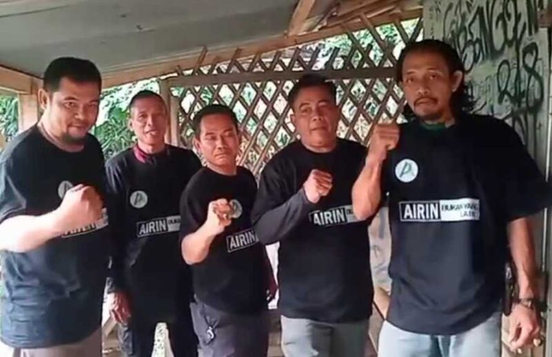 Keterangan poto : Ketua BMA Lebak, Asep Oray, didampingi para pengurus BMA Kecamatan di Lebak, usai acara Konsolidasi di kawasan Ona Rangkasbitung Kab Lebak pada 9/7/2024