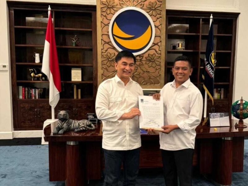 Keterangan foto : Partai Nasdem serahkan SK Penugasan Andra Soni - Dimyati di Pemilihan Gubernur Banten, (Selasa, 9/7/2024) 