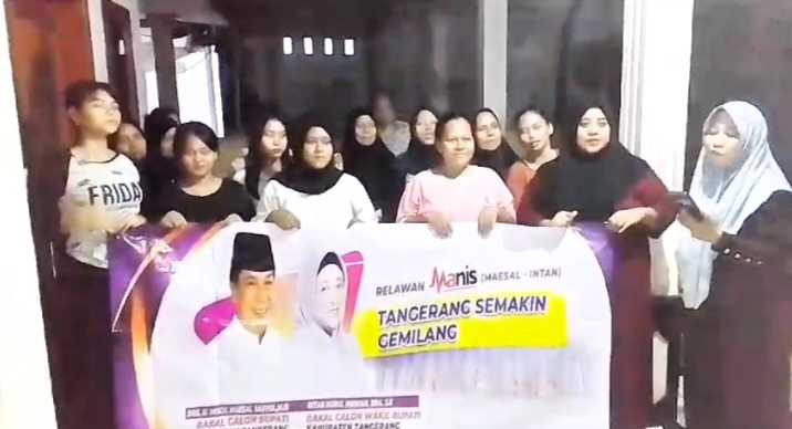 Keterangan foto : Relawan Maesal - Intan (Manis) Kabupaten Tangerang terus melakukan konsolidasi dengan melakukan deklarasi untuk mendukung Moch Maesyal Rasyid dan Intan Nurul Hikmah untuk maju sebagai calon Bupati dan Wakil Bupati Kabupaten Tangerang tahun 2024, Minggu (28/7/2024) 