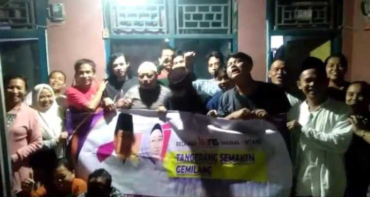 Keterangan foto : Relawan Maesal - Intan (Manis) Kabupaten Tangerang terus melakukan konsolidasi dengan melakukan deklarasi untuk mendukung Moch Maesyal Rasyid dan Intan Nurul Hikmah untuk maju sebagai calon Bupati dan Wakil Bupati Kabupaten Tangerang tahun 2024, Minggu (28/7/2024) 