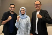 Keterangan Foto: Pasangan bakal calon (Bacalon) Wali Kota - Wakil Wali Kota Sukabumi, Ayep Zaki-Bobby Maulana, bersilaturahmi kepada anggota DPR RI dari Fraksi Partai Amanat Nasional (PAN), Desy Ratnasari.