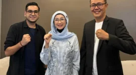 Keterangan Foto: Pasangan bakal calon (Bacalon) Wali Kota - Wakil Wali Kota Sukabumi, Ayep Zaki-Bobby Maulana, bersilaturahmi kepada anggota DPR RI dari Fraksi Partai Amanat Nasional (PAN), Desy Ratnasari.