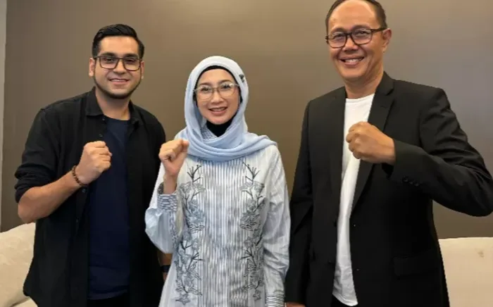 Artis Cantik Desy Ratnasari, Terima Pasangn Bacalon Wali Kota Sukabumi Ayep Zaki - Bobby Maulana I Teras Media