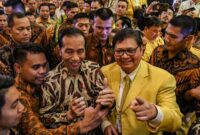 Keterangan Foto: Presiden Joko Widodo bersama Ketua Umum Partai Golkar Airlangga Hartarto.