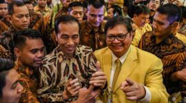Keterangan Foto: Presiden Joko Widodo bersama Ketua Umum Partai Golkar Airlangga Hartarto.