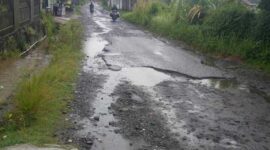 Keterangan Foto: jalan Rego km 0,5 Cadasari Desa ciinjuk Kecamatan Cadasari.