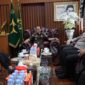 Keterangan foto : Kepala Kejaksaan Tinggi Banten Dr Siswanto SH MH mengapresiasi Kapolda Banten Irjen Pol Suyudi Ario Seto, saat mengawali tugas di Polda Banten. Datang dan mengunjungi kantor Kejaksaan Tinggi Banten, Selasa (2/8/2024) 